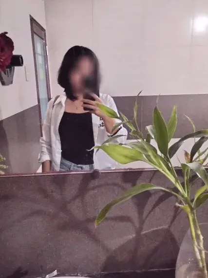 Jasmin, 25