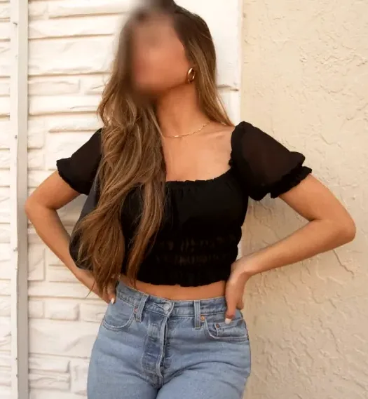 Julie, 34