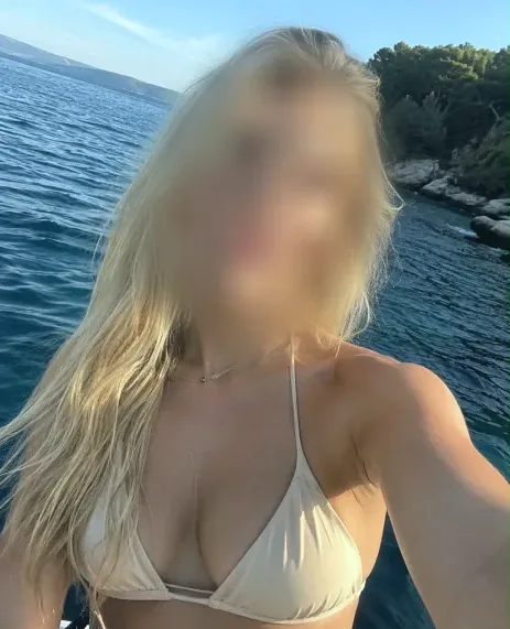 Malou, 27