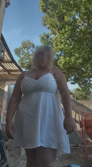 Marianne, 22