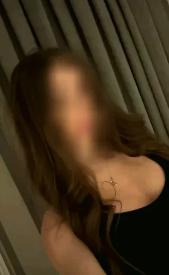 Molly, 28